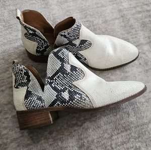 Lucky Brand Leymon Ankle Boots White Crackle And Snake Skin US 8
